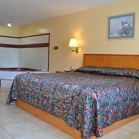 Deluxe Inn And Suites Weslaco Exteriör bild