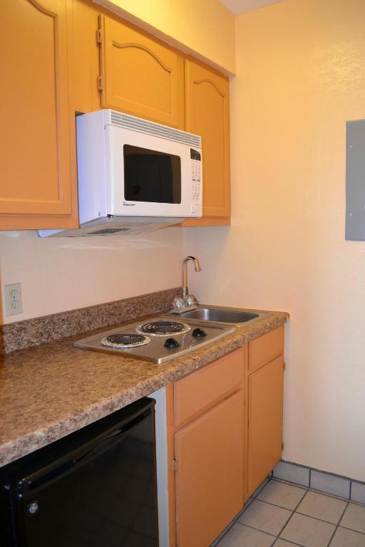 Deluxe Inn And Suites Weslaco Exteriör bild