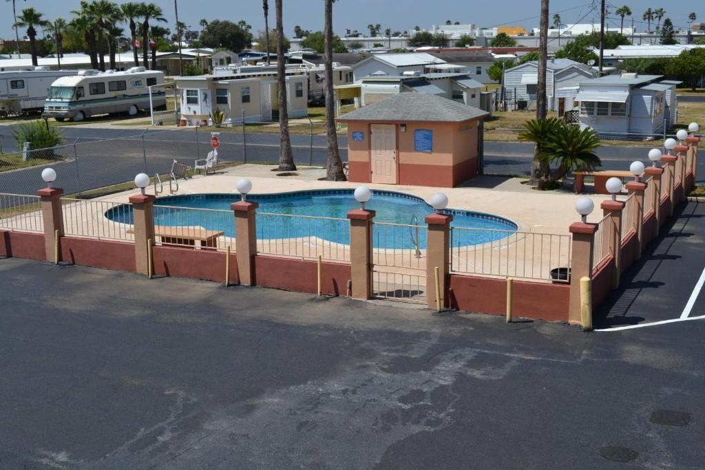 Deluxe Inn And Suites Weslaco Exteriör bild