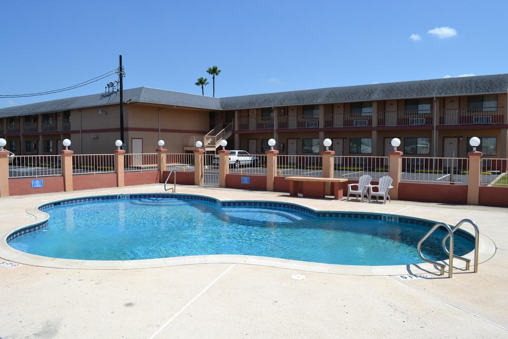 Deluxe Inn And Suites Weslaco Exteriör bild