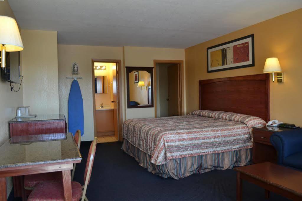 Deluxe Inn And Suites Weslaco Exteriör bild