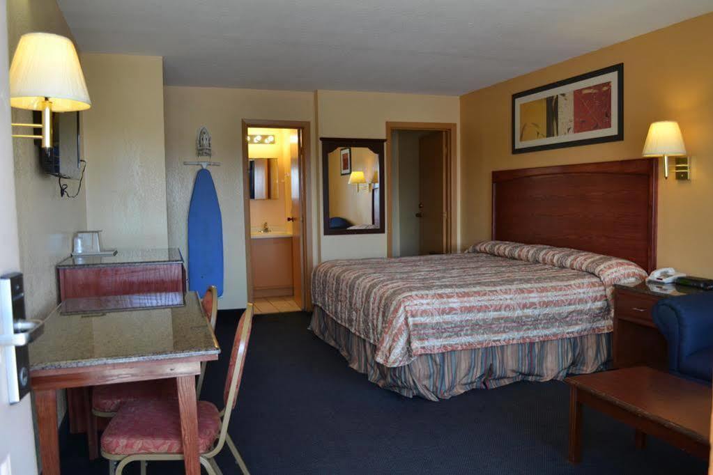 Deluxe Inn And Suites Weslaco Exteriör bild