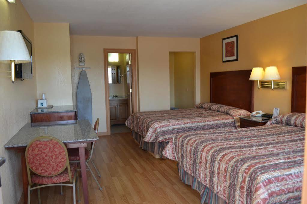 Deluxe Inn And Suites Weslaco Exteriör bild