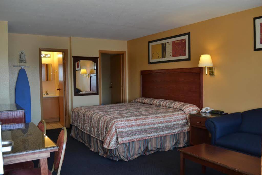 Deluxe Inn And Suites Weslaco Exteriör bild